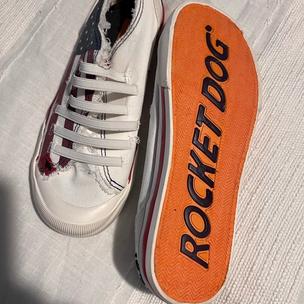 New Rocket Dog size 7